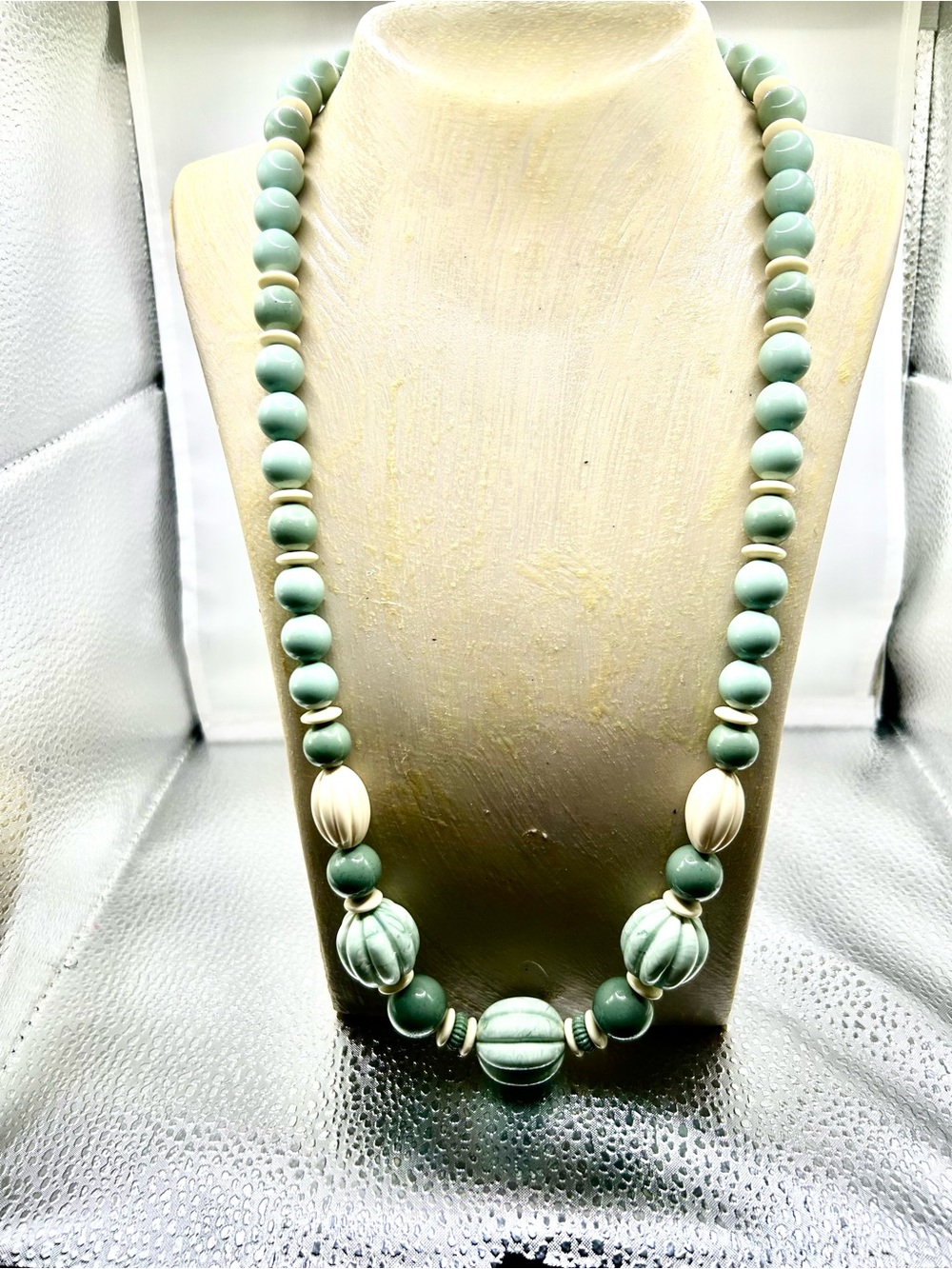 Avon vintage green necklace acrylic retro chic coastal grandmother chunky